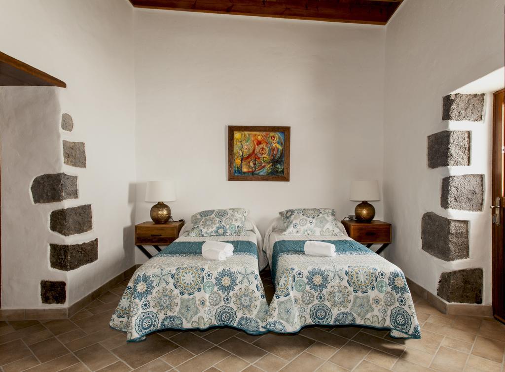 Caserio Leandro I Tias Exterior photo