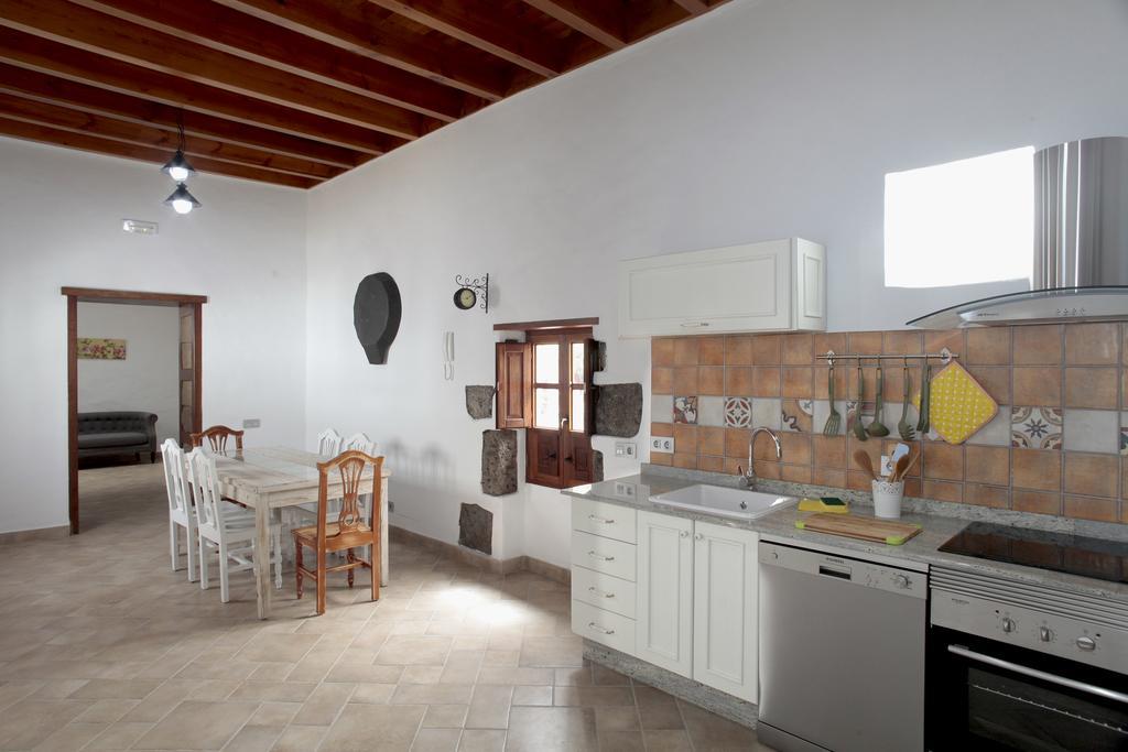 Caserio Leandro I Tias Exterior photo